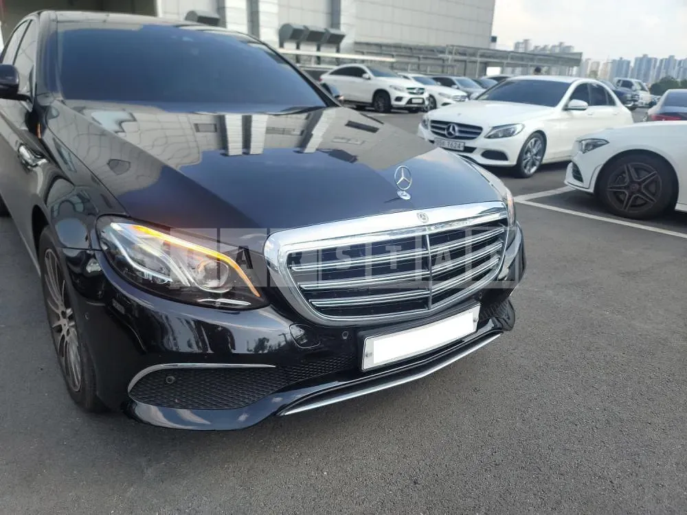 Photo 2 of 37: 2019 Mercedes-Benz E220d 4Matic, VIN WDDZF0FB5KA558850 — Korean insurance auction