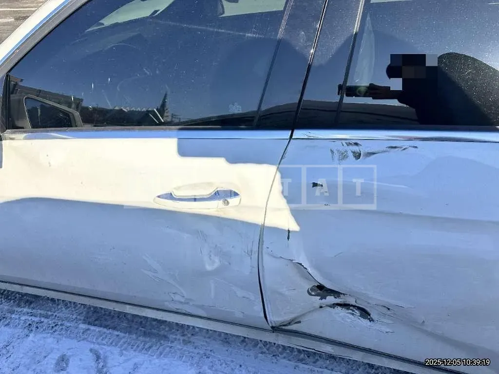 Photo 2 of 25: 2015 Mercedes-Benz E220 CDI — Korean insurance auction
