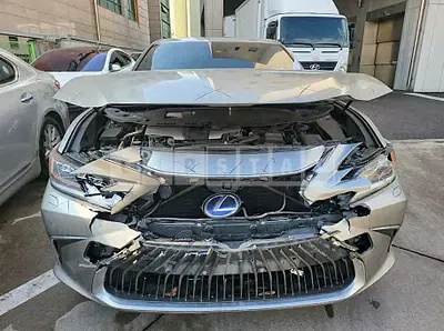 Photo 1 of 47: 2019 Lexus ES300h, VIN JTHB21B12K2049785 — Korean insurance auction