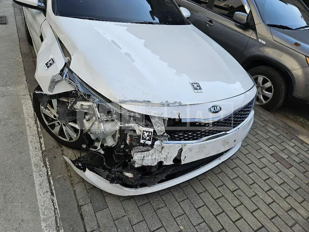 Photo 2 of 8: 2017 Kia K5, VIN KNAGT416BHA176782 — Korean insurance auction
