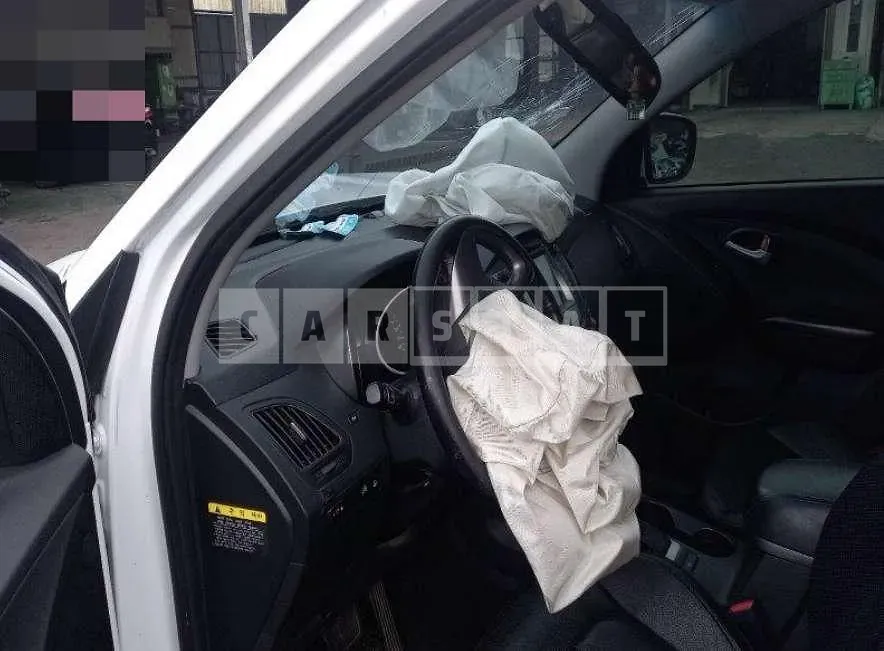 Photo 2 of 23: 2015 Hyundai Tucson ix, VIN KMHJT81VBFU092189 — Korean insurance auction