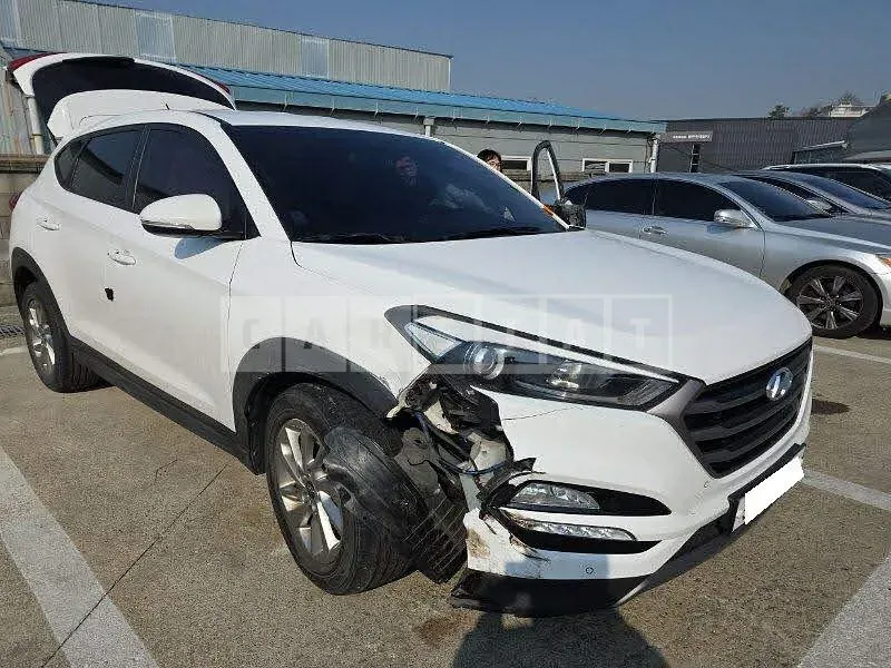 Photo 2 of 32: 2015 Hyundai Tucson, VIN KMHJ381ABGU002296 — Korean insurance auction