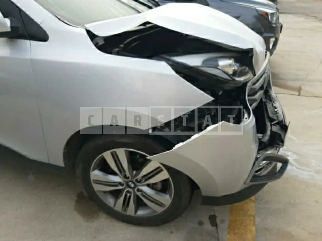 Photo 2 of 18: 2015 Hyundai Tucson, VIN KMHJT81VBFU973383 — Korean insurance auction