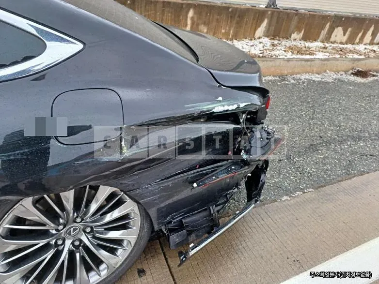 Photo 2 of 10: 2019 Lexus LS500h AWD — Korean insurance auction