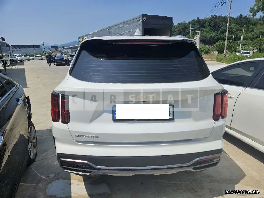 Photo 2 of 37: 2023 Kia Sorento — Korean insurance auction