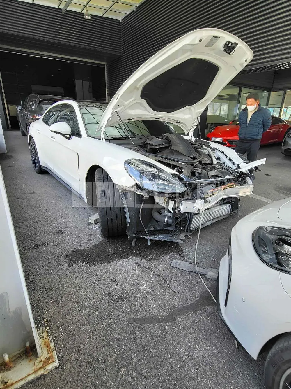 Photo 2 of 10: 2020 Porsche Panamera 4, VIN WP0AA2973LL102389 — Korean insurance auction