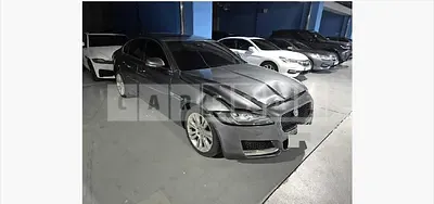 Photo 1 of 31: 2017 Jaguar XF 30d — Korean insurance auction