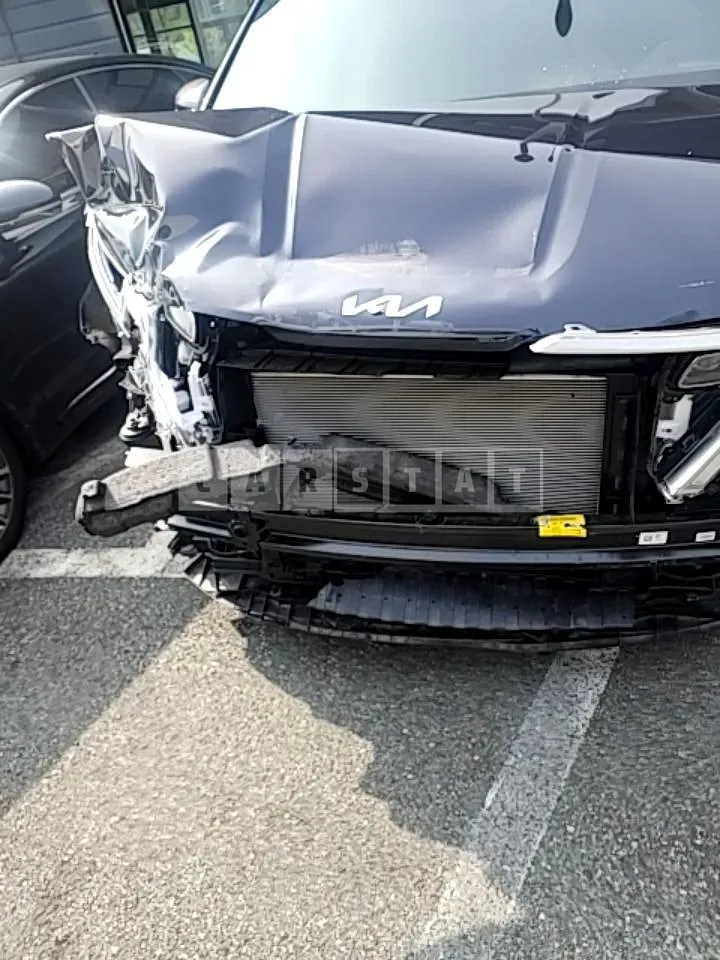 Photo 2 of 44: 2023 Kia Carnival Limousine, VIN KNANC813BPS304344 — Korean insurance auction