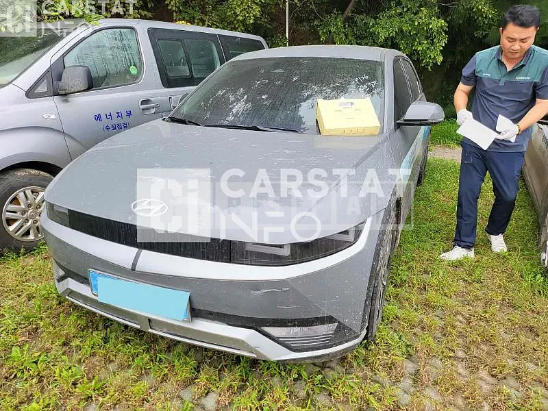 Photo 2 of 5: 2022 Hyundai Ionic 5, VIN KMHKN81AFNU110114 — Korean insurance auction