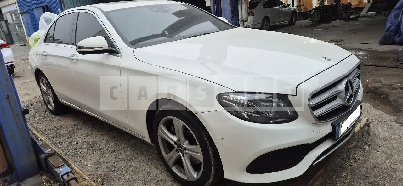 Photo 2 of 12: 2017 Mercedes-Benz E220 d, VIN WDDZF0EB6JA302538 — Korean insurance auction