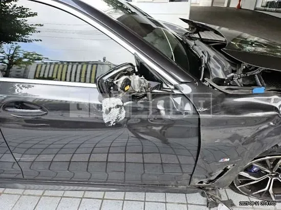 Photo 2 of 33: 2022 BMW 530i — Korean insurance auction