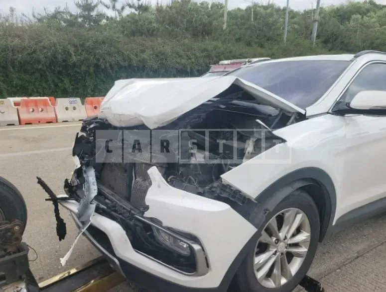 Photo 3 of 3: 2015 Hyundai Santa Fe 2.0 — Korean insurance auction