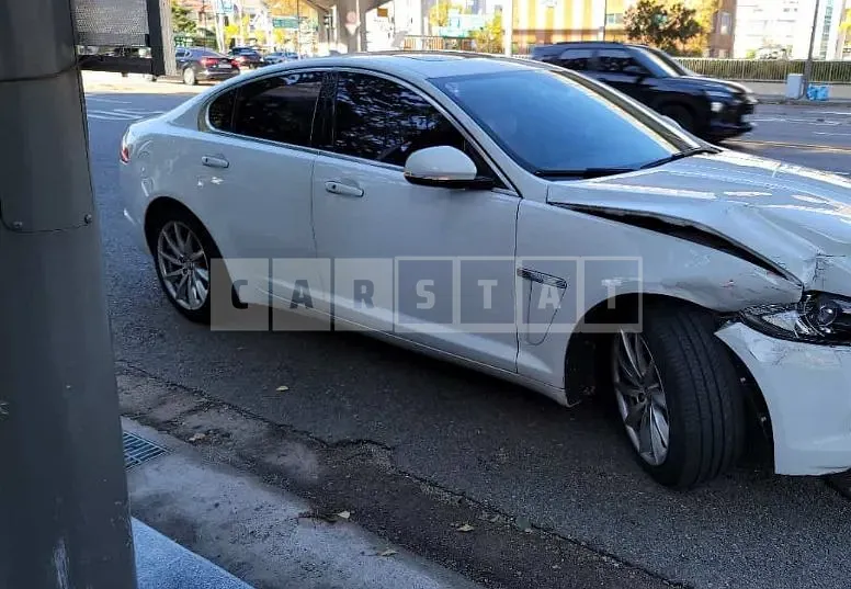 Photo 2 of 10: 2015 Jaguar XF 2.2d — Korean insurance auction