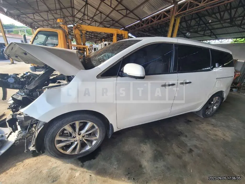Photo 2 of 9: 2019 Kia Carnival, VIN KNAME81ABKS491332 — Korean insurance auction