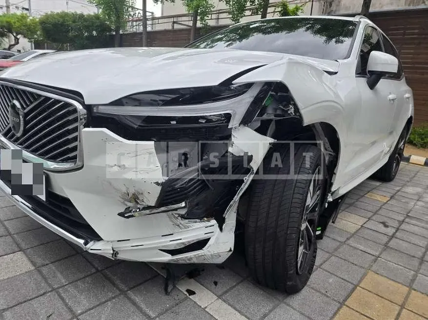 Photo 2 of 10: 2025 Volvo XC60B5 AWD — Korean insurance auction