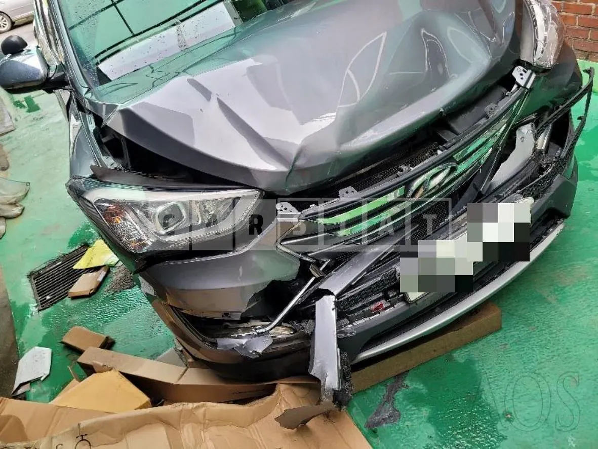 Photo 2 of 8: 2014 Hyundai Santa Fe, VIN KMHSW81XBFU387880 — Korean insurance auction