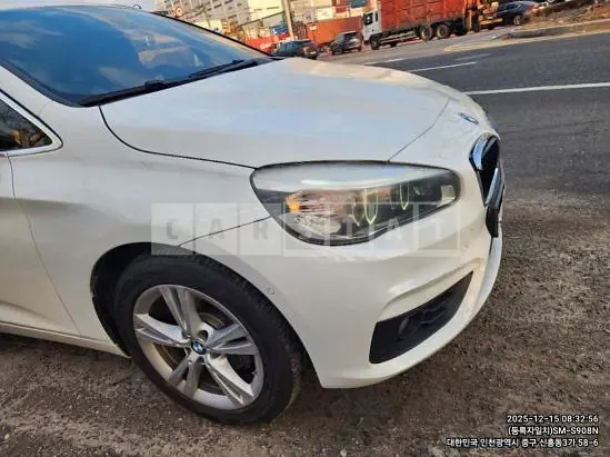 Photo 2 of 12: 2016 BMW Active Tourer, VIN WBA2C1101GV481309 — Korean insurance auction