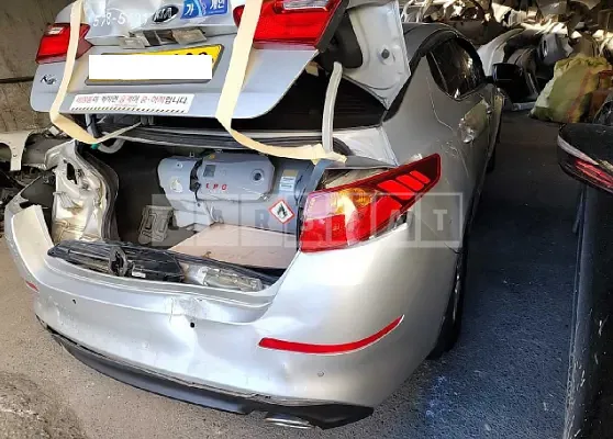 Photo 2 of 8: 2016 Kia K5, VIN KNAGN418BGA636449 — Korean insurance auction