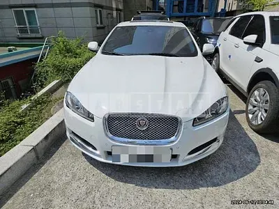 Photo 1 of 37: 2015 Jaguar XF 2.2d — Korean insurance auction
