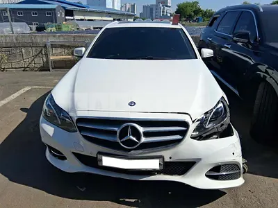 Photo 1 of 12: 2016 Mercedes-Benz E200, VIN WDDHF3EB8GB300015 — Korean insurance auction