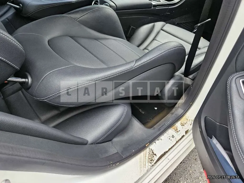 Photo 2 of 22: 2017 Mercedes-Benz C200 — Korean insurance auction