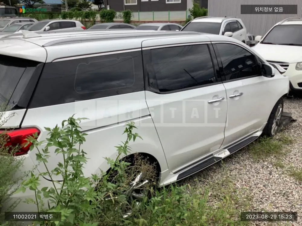 Photo 2 of 10: 2018 Kia Carnival, VIN KNAME81ABKS532471 — Korean insurance auction