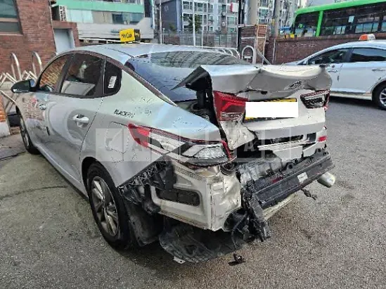 Photo 2 of 10: 2020 Kia K5 — Korean insurance auction