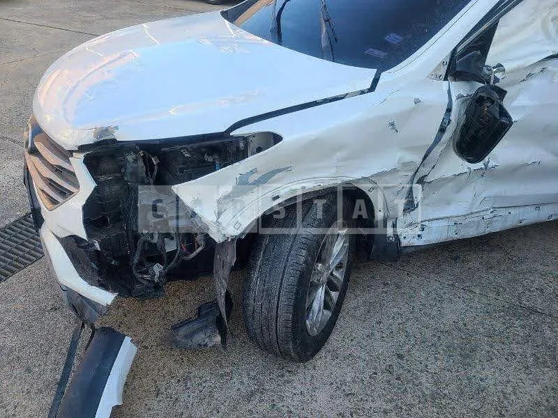 Photo 2 of 22: 2017 Hyundai Santa Fe, VIN KMHSW81UBJU826109 — Korean insurance auction