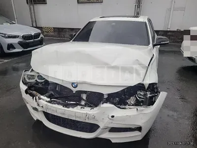 Photo 1 of 32: 2019 BMW 320i, VIN WBA8A9105JAH11529 — Korean insurance auction