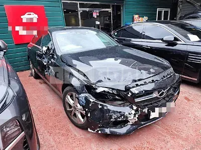 Photo 1 of 39: 2017 Mercedes-Benz C220 d 4Matic — Korean insurance auction
