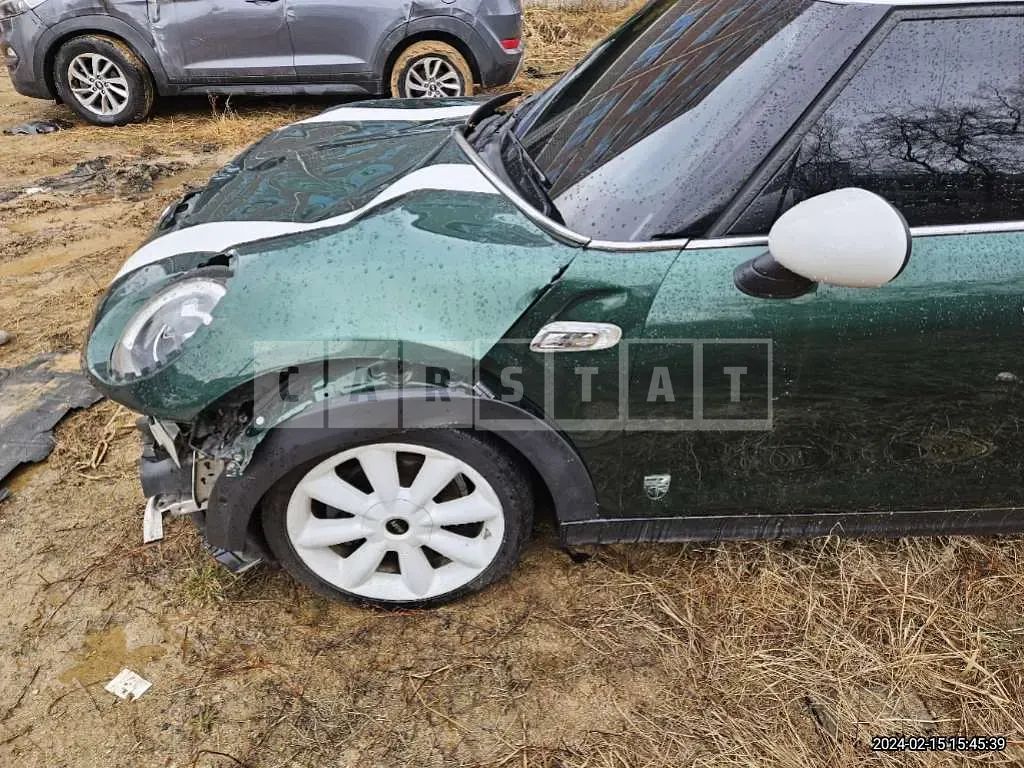 Photo 2 of 11: 2016 MINI Cooper S Five-Door, VIN WMWXU310XGT892878 — Korean insurance auction