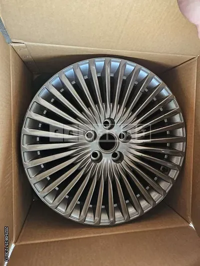 Photo 1 of 4: 2020 Genesis (parts) G90 Wheel — Korean insurance auction