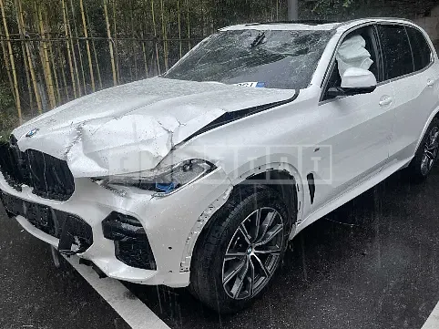 Photo 2 of 21: 2021 BMW X5 xDrive 30d, VIN WBAJU8103M9H74735 — Korean insurance auction