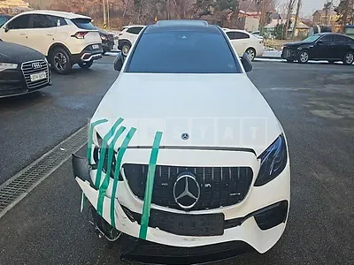 Photo 1 of 50: 2018 Mercedes-Benz E 200, VIN WDDZF4CB2JA411217 — Korean insurance auction
