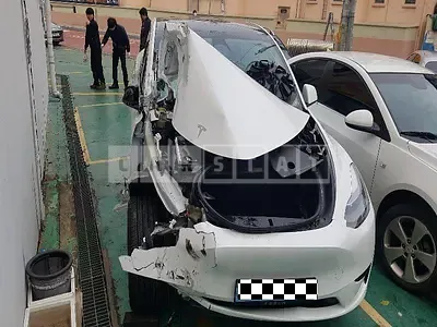 Photo 1 of 24: 2023 Tesla Model Y RWD, VIN LRWYGCFS3RC205586 — Korean insurance auction