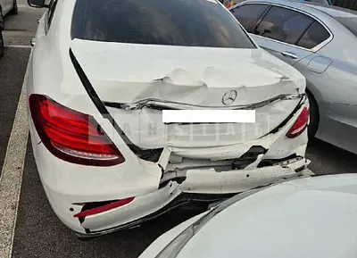 Photo 1 of 20: 2017 Mercedes-Benz E220d — Korean insurance auction