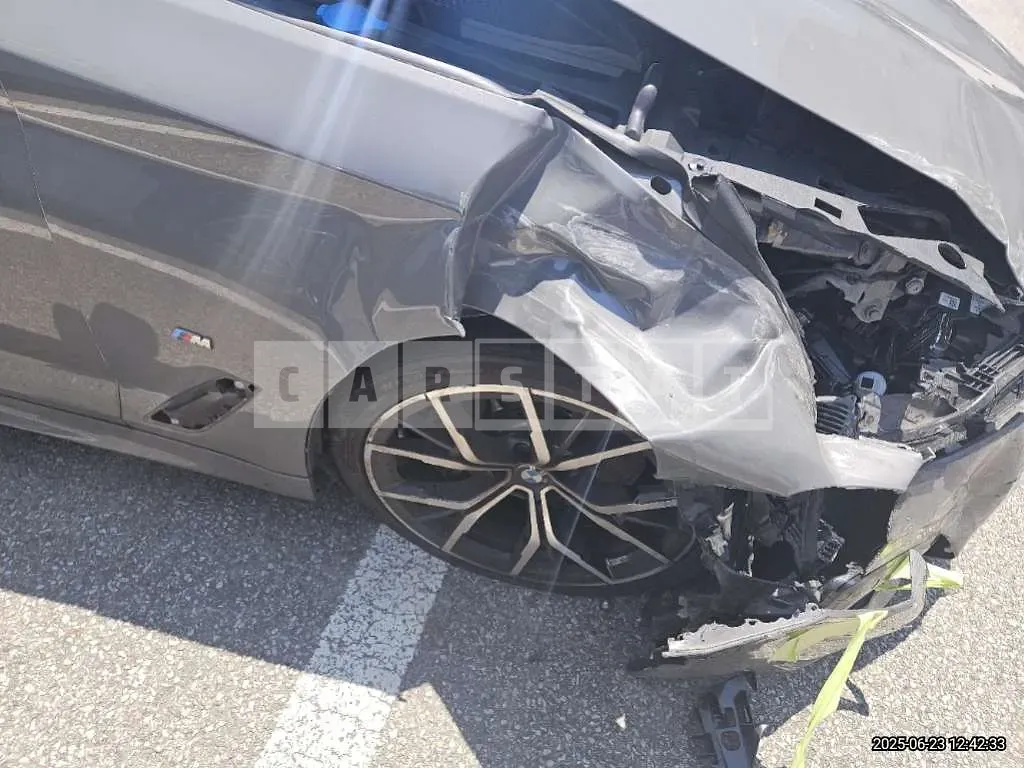 Photo 2 of 15: 2020 BMW 530i — Korean insurance auction