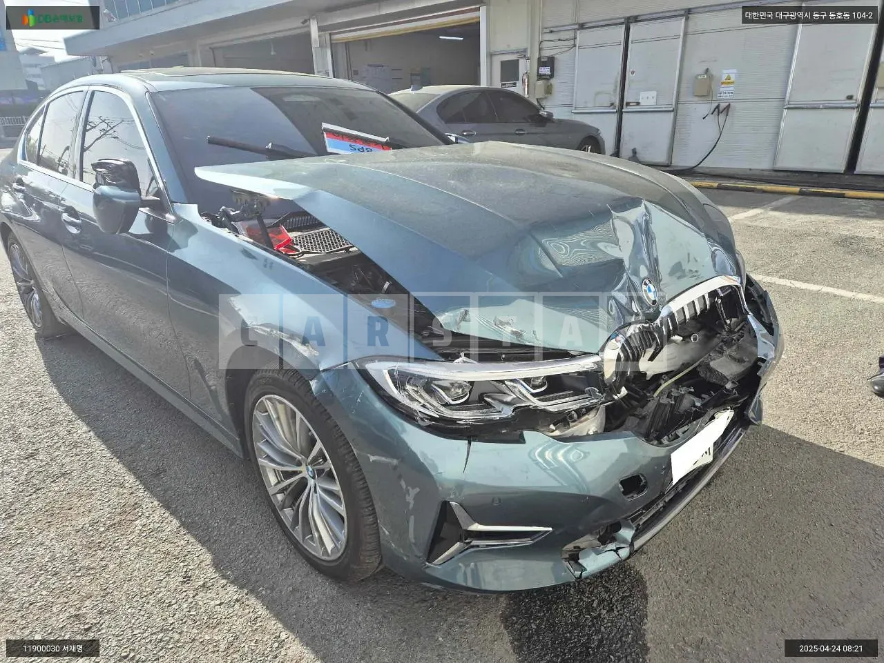 Photo 2 of 24: 2021 BMW 330e — Korean insurance auction