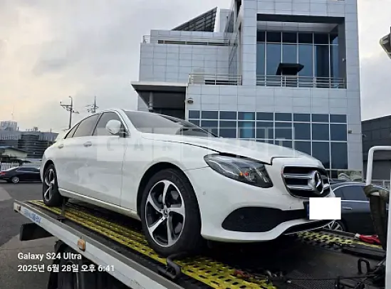 Photo 2 of 14: 2017 Mercedes-Benz E220d 4Matic — Korean insurance auction
