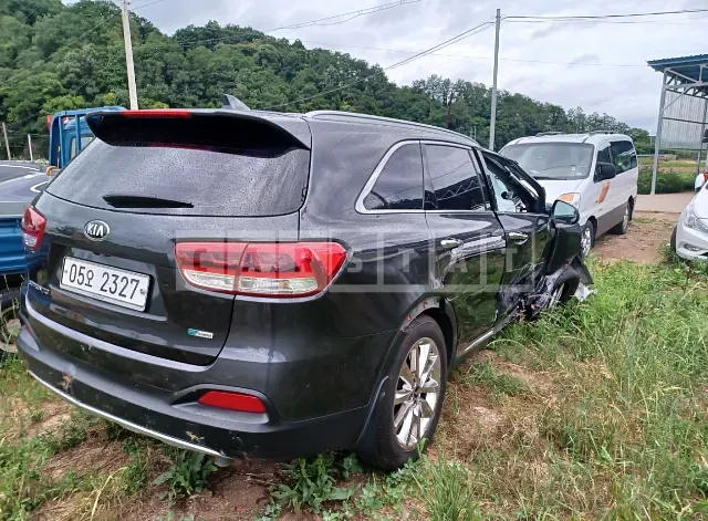 Photo 2 of 11: 2017 Kia Sorento, VIN KNAPH81ABHA344338 — Korean insurance auction