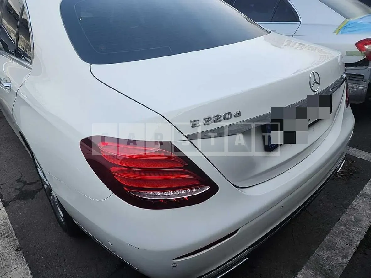 Photo 2 of 20: 2016 Mercedes-Benz E220 d, VIN WDDZF0EB1HA044858 — Korean insurance auction