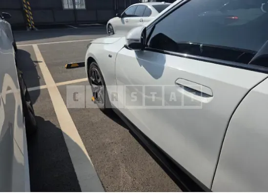 Photo 2 of 45: 2025 BMW 523d — Korean insurance auction