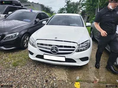 Photo 1 of 10: 2020 Mercedes-Benz C200, VIN W1KWF8AB8LR583608 — Korean insurance auction