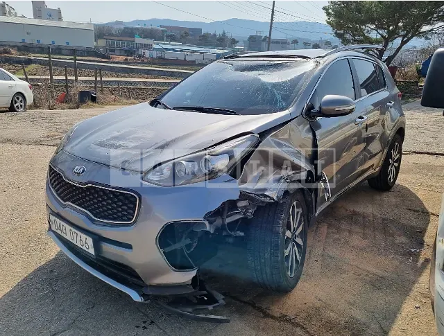 Photo 2 of 12: 2016 Kia Sportage, VIN KNAP6815GGK014913 — Korean insurance auction