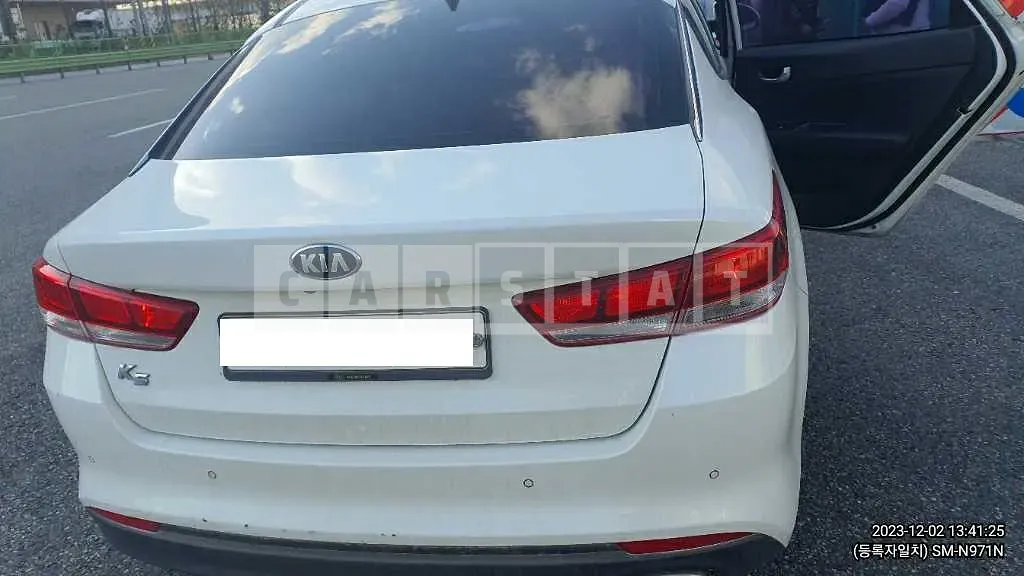 Photo 2 of 9: 2016 Kia K5, VIN KNAGS411BGA020212 — Korean insurance auction