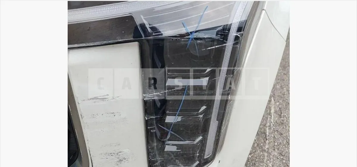 Photo 3 of 3: 2024 Kia (parts) Carnival Headlamp — Korean insurance auction