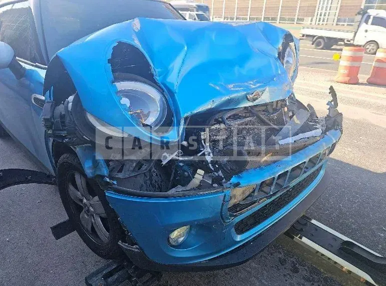 Photo 2 of 6: 2017 MINI Cooper D — Korean insurance auction