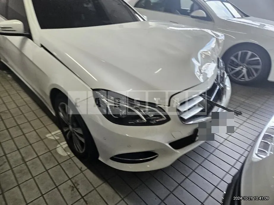 Photo 2 of 22: 2015 Mercedes-Benz E220 CDI — Korean insurance auction