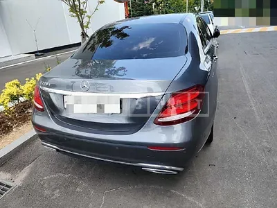 Photo 1 of 10: 2019 Mercedes-Benz E220 d — Korean insurance auction