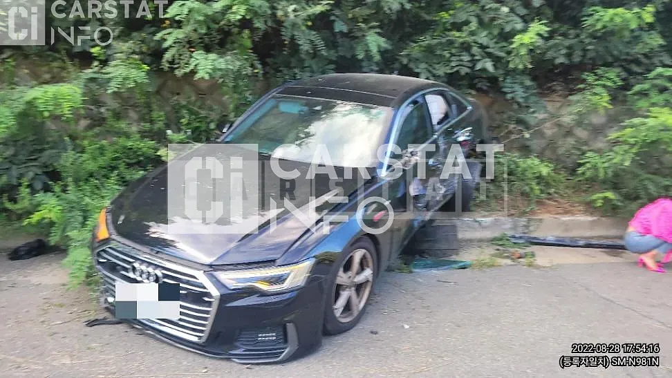 Photo 2 of 8: 2020 Audi A6 40 TDI, VIN WAUZZZF29LN030872 — Korean insurance auction